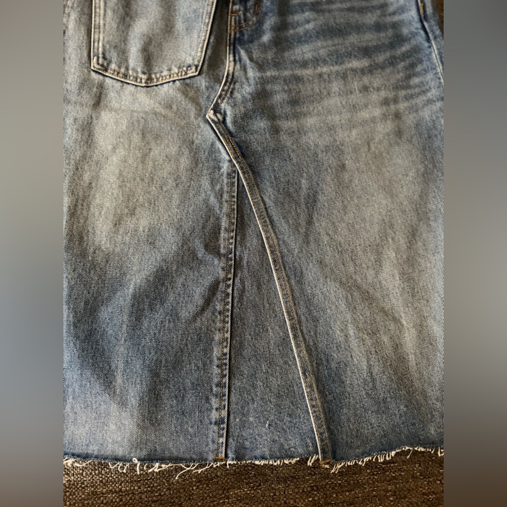 EUC Tory Burch DECONSTRUCTED DENIM SKIRT size 6 - Picture 10 of 15